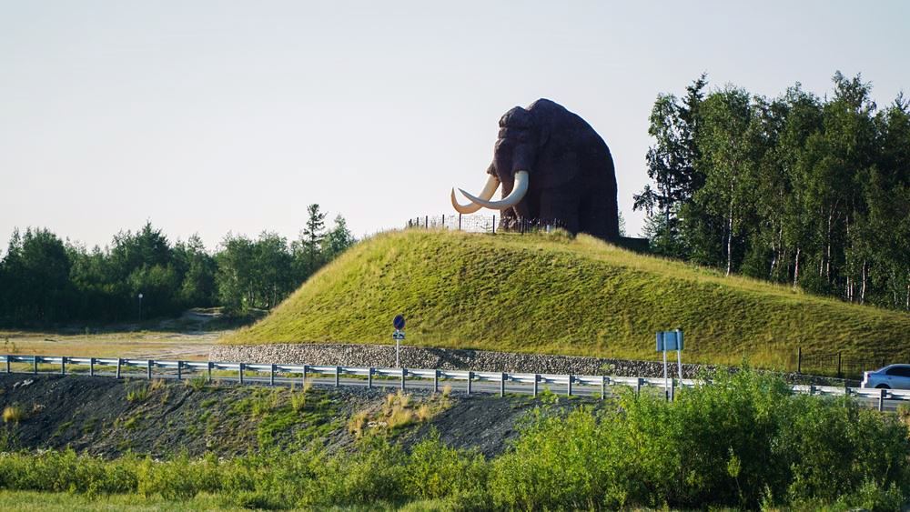Памятник мамонту