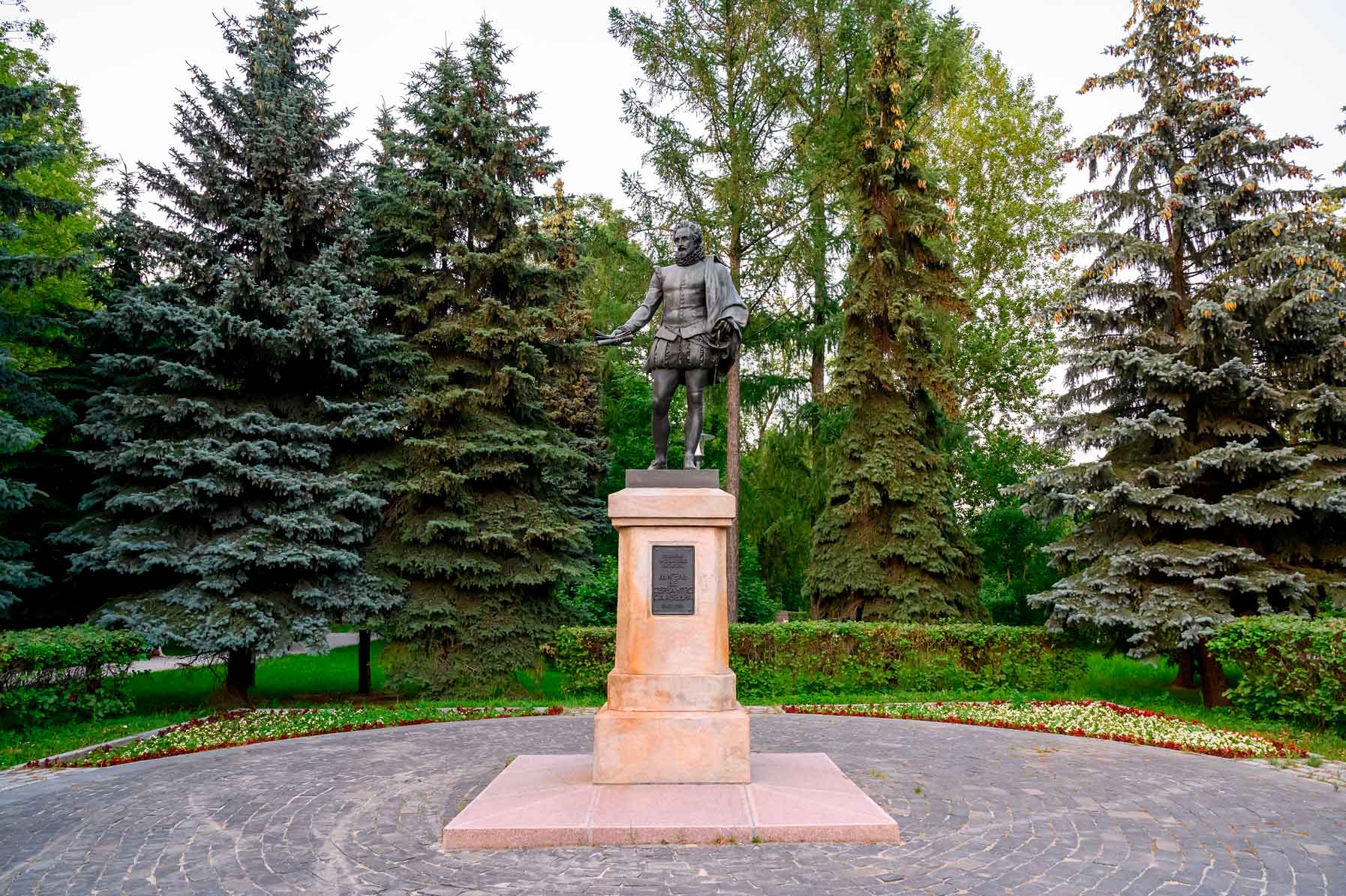 Памятник Сервантесу