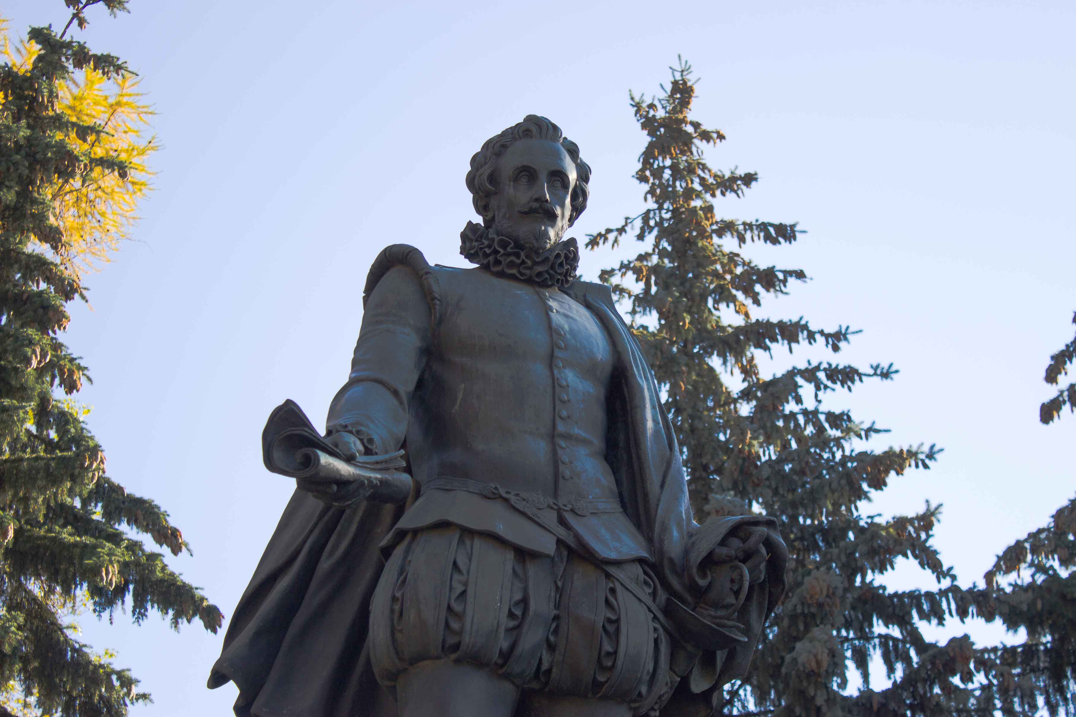 Памятник Сервантесу