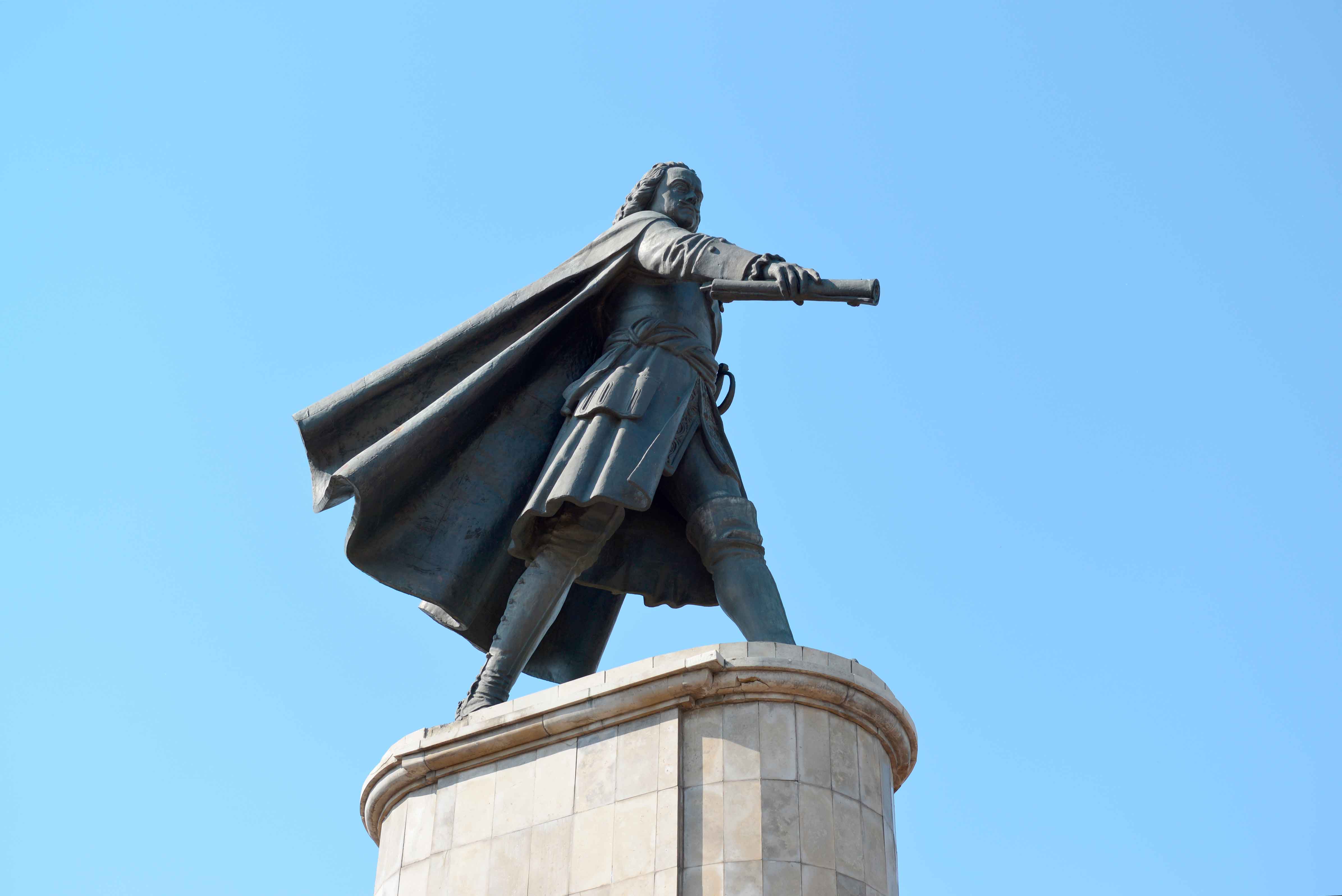 Памятник Петру Первому