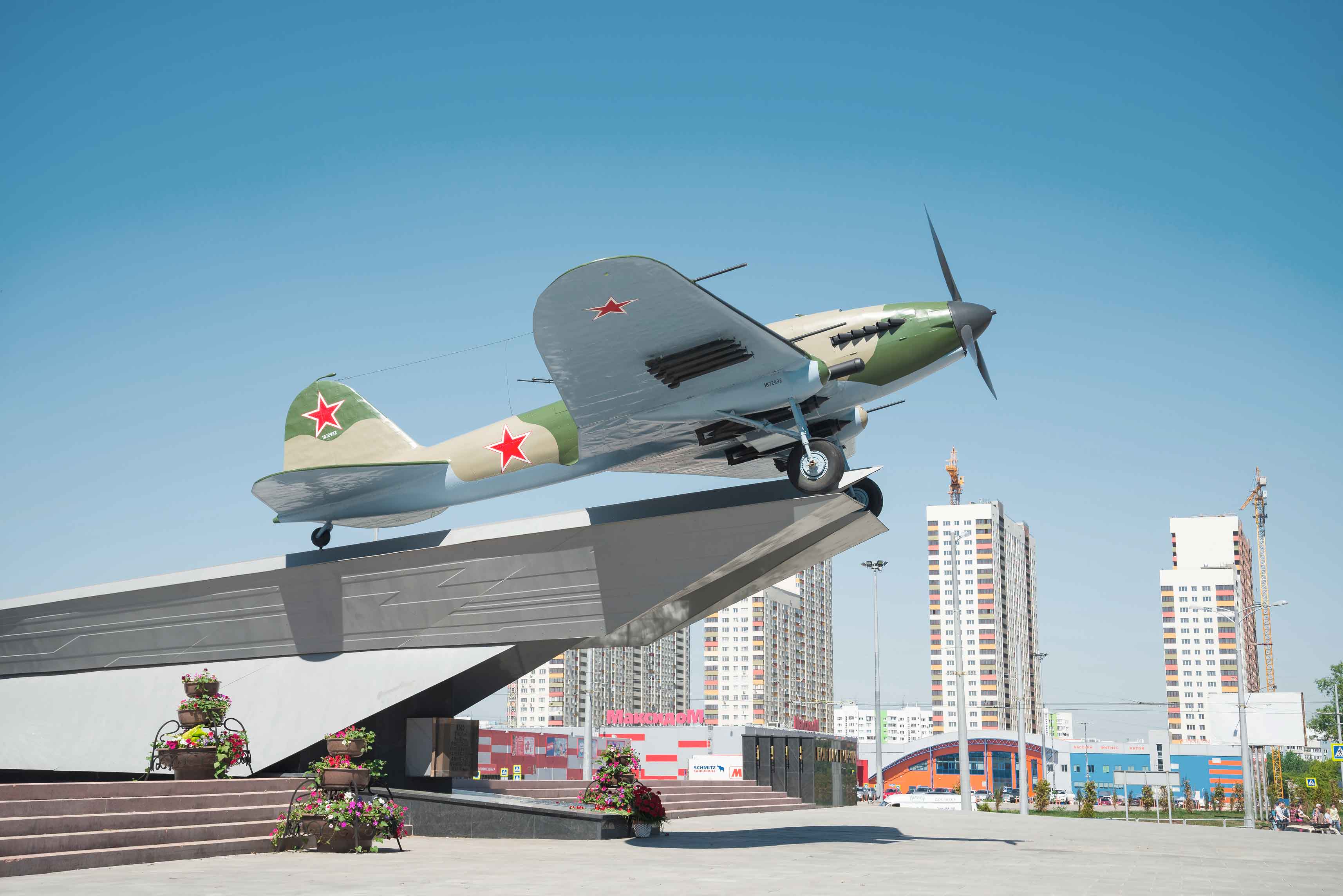 Памятник штурмовику Ил-2