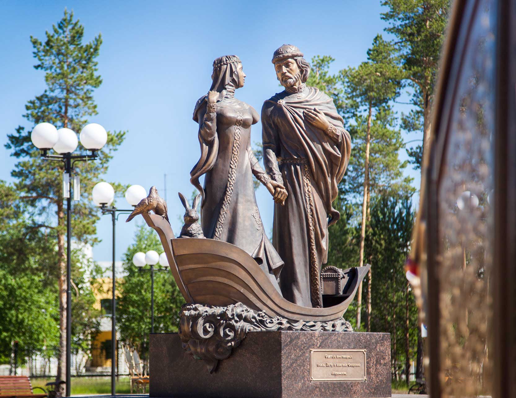 Памятник святым благоверным Петру и Февронии Муромским