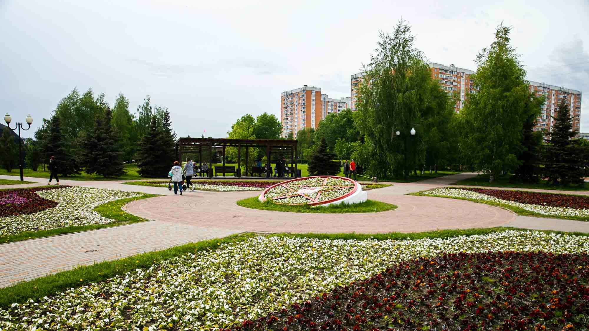 «Аллея ветеранов» в парке «Радуга»