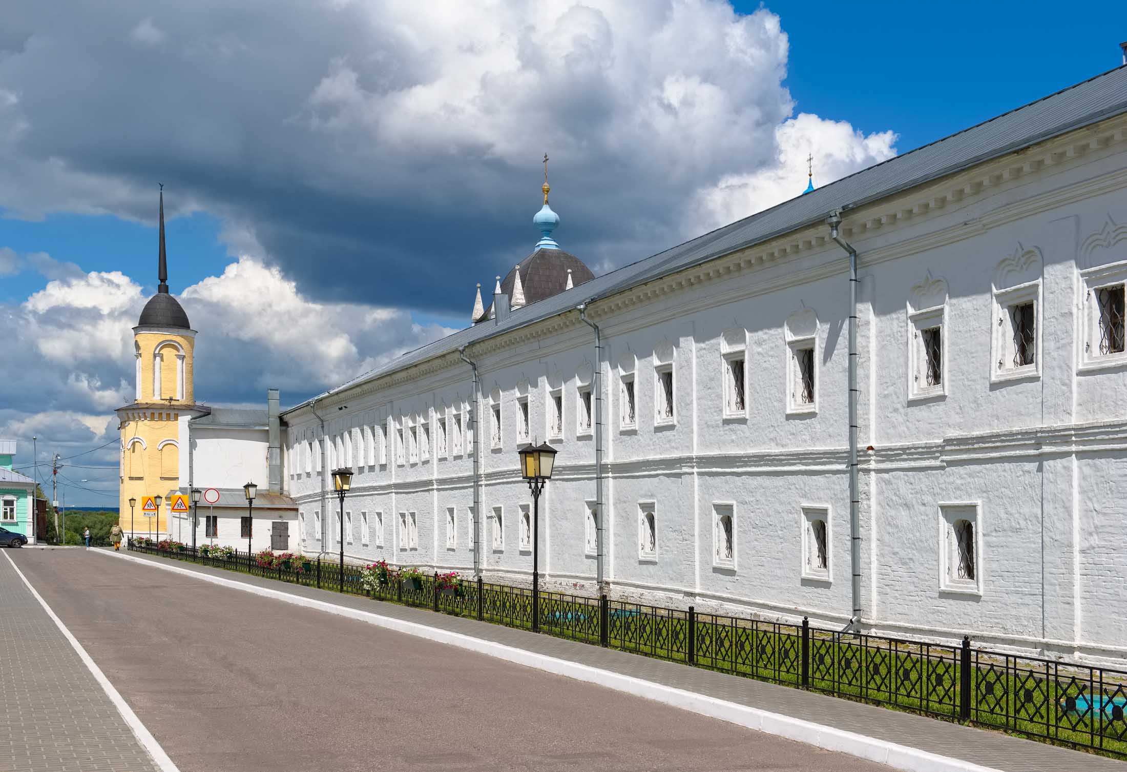 Свято-Троицкий Ново-Голутвин монастырь