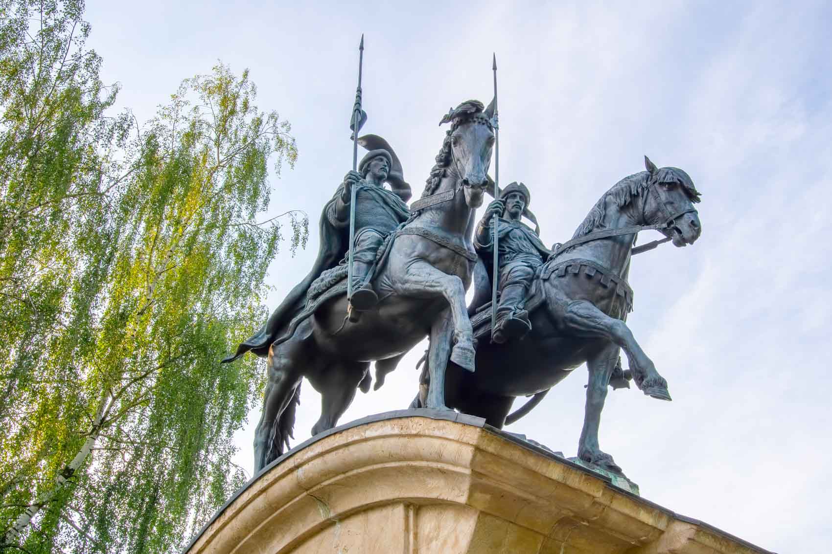 Памятник Борису и Глебу
