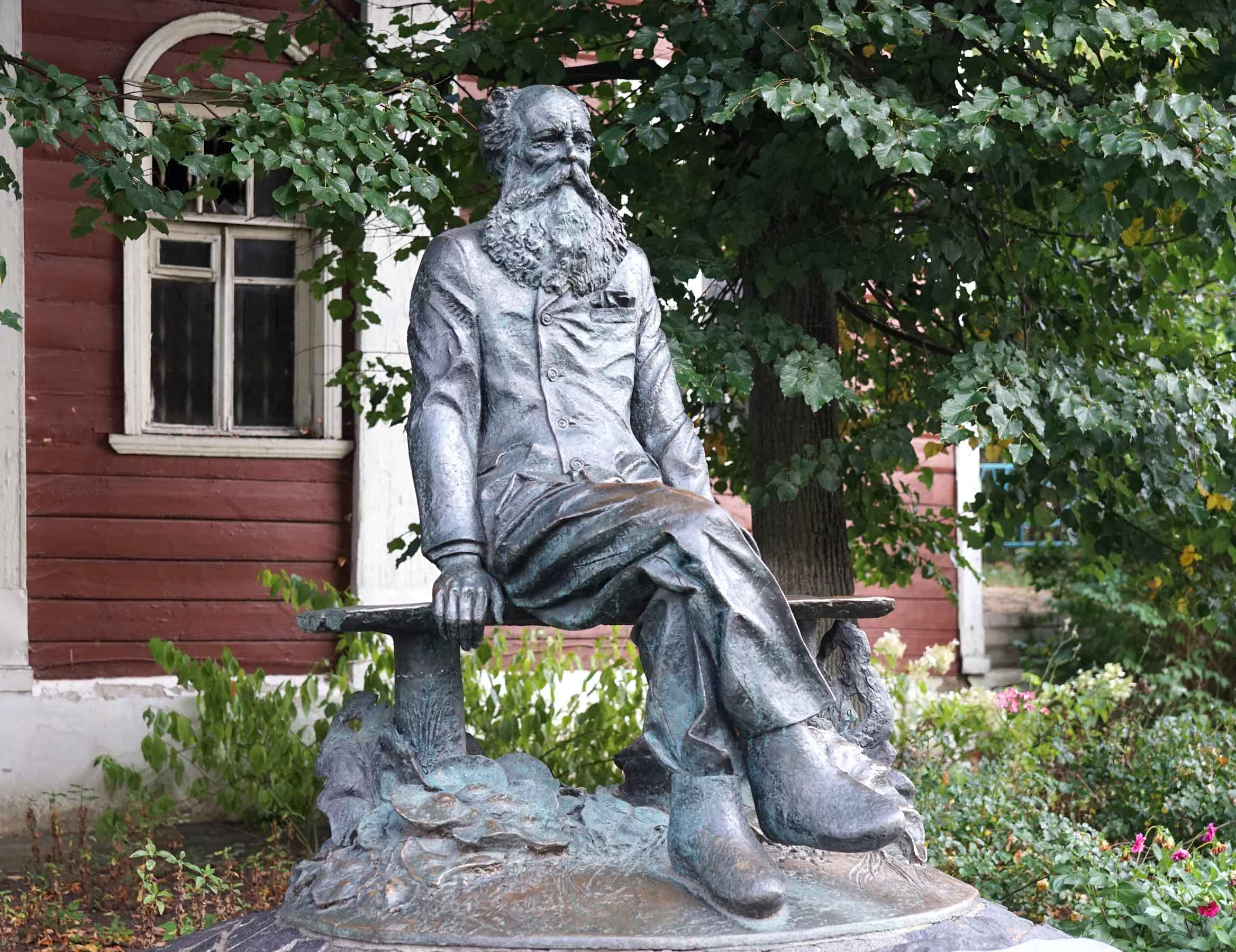 Памятник П.А. Кропоткину