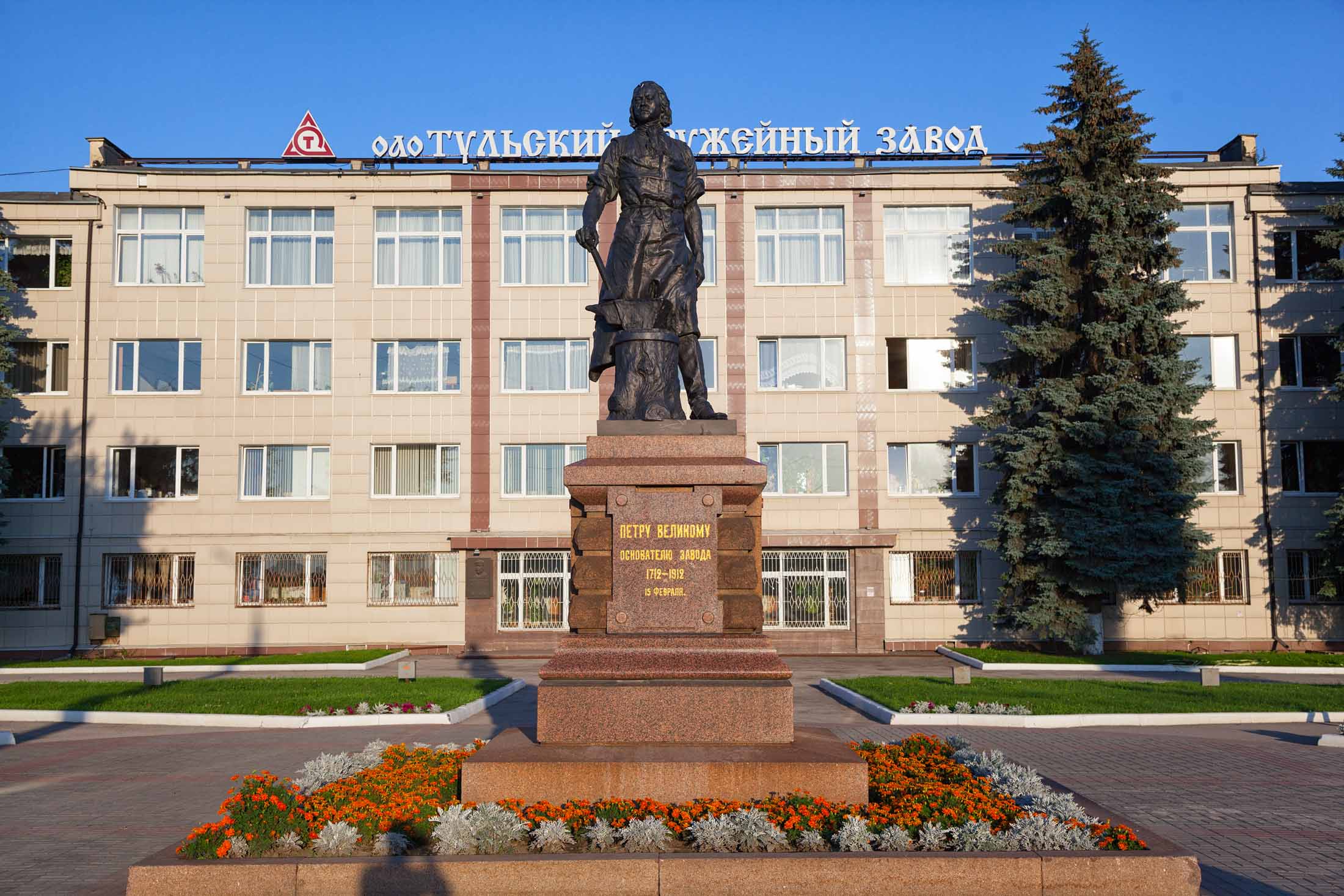 Памятник Петру I