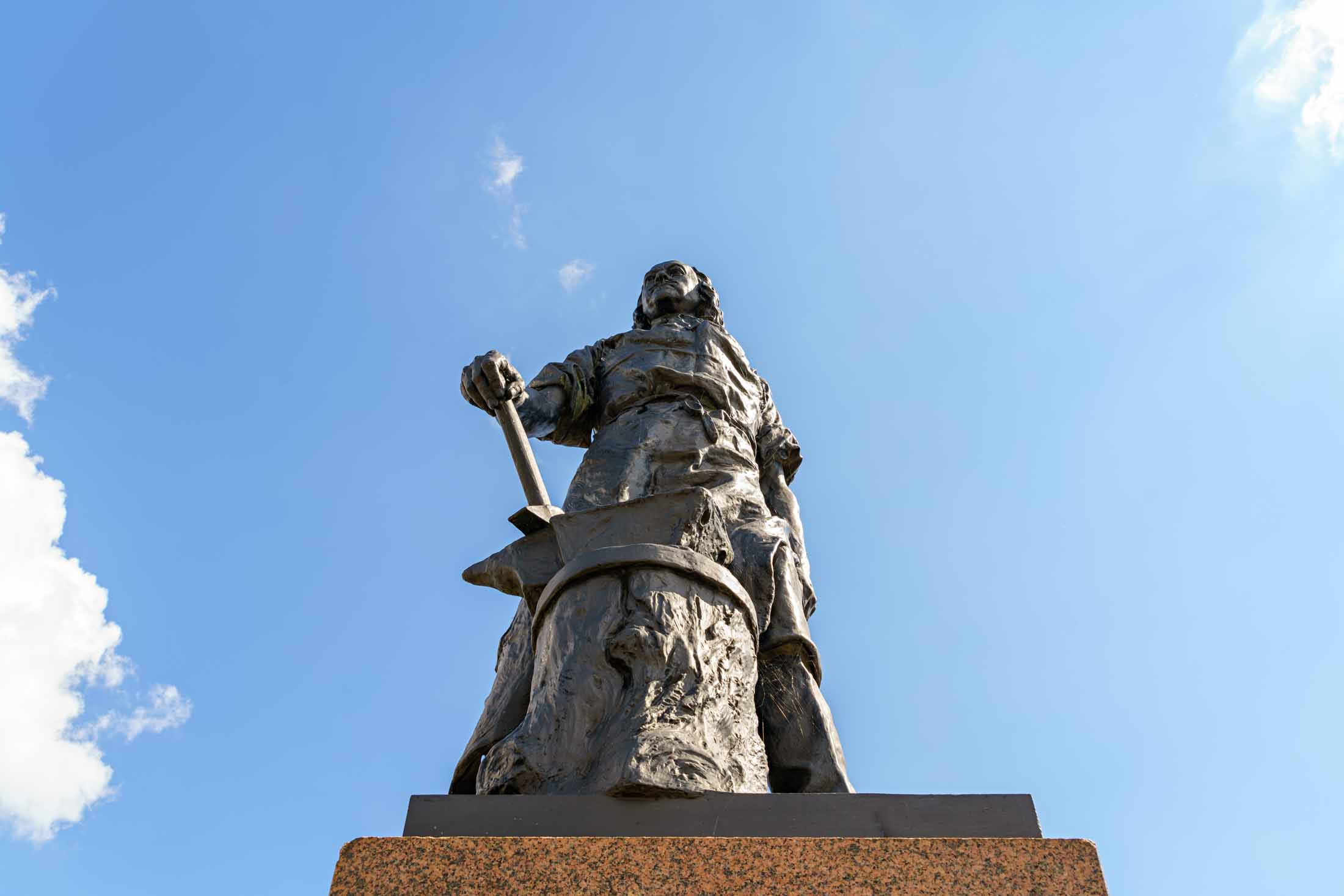 Памятник Петру I