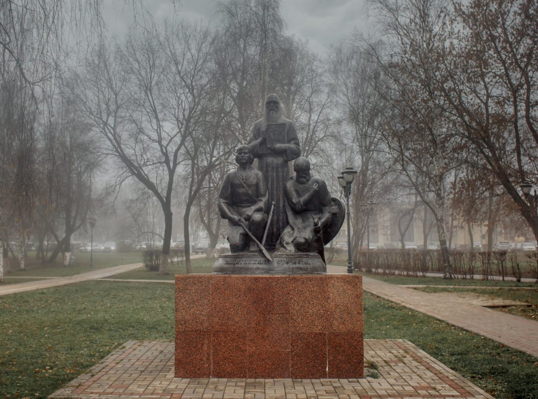 Памятник защитникам Отечества