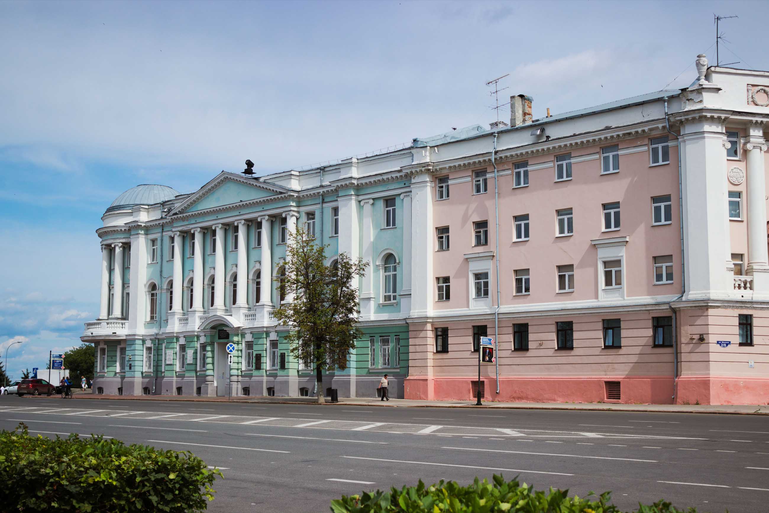 Здание медицинской академии