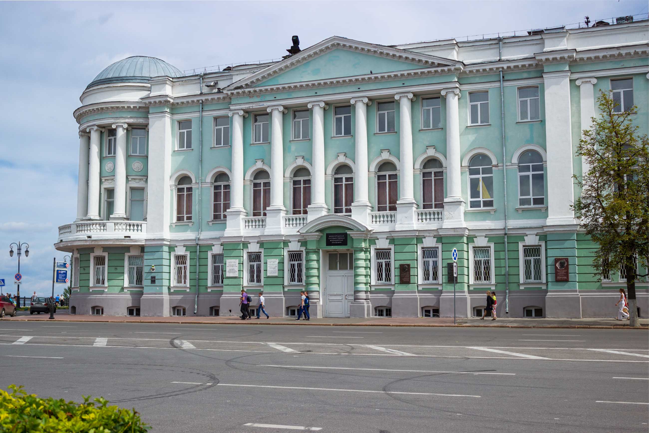 Здание медицинской академии