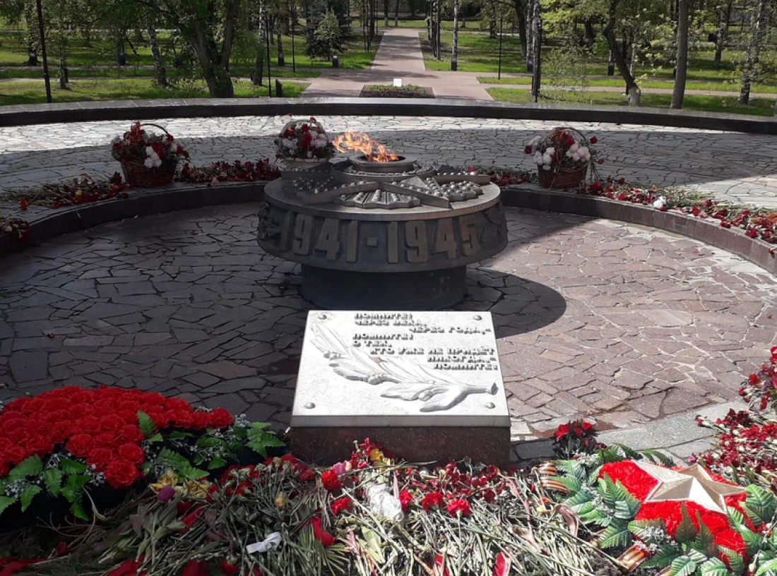 Монумент боевой и трудовой славы автозаводцев
