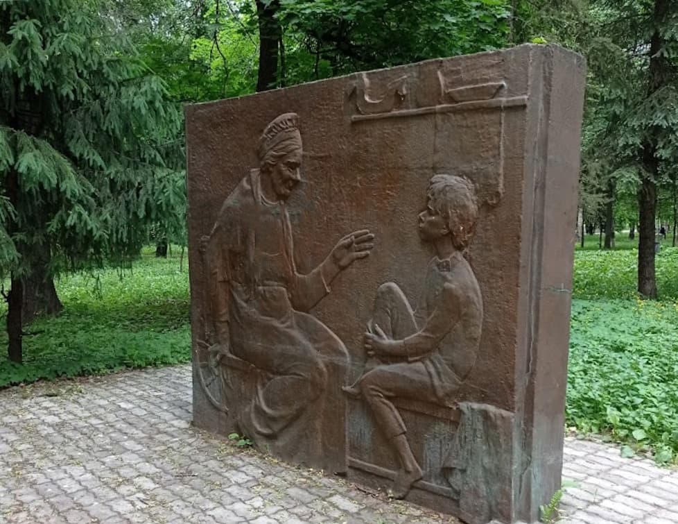 Памятная плита на могиле бабушки Максима Горького — Акулины Ивановны Кашириной