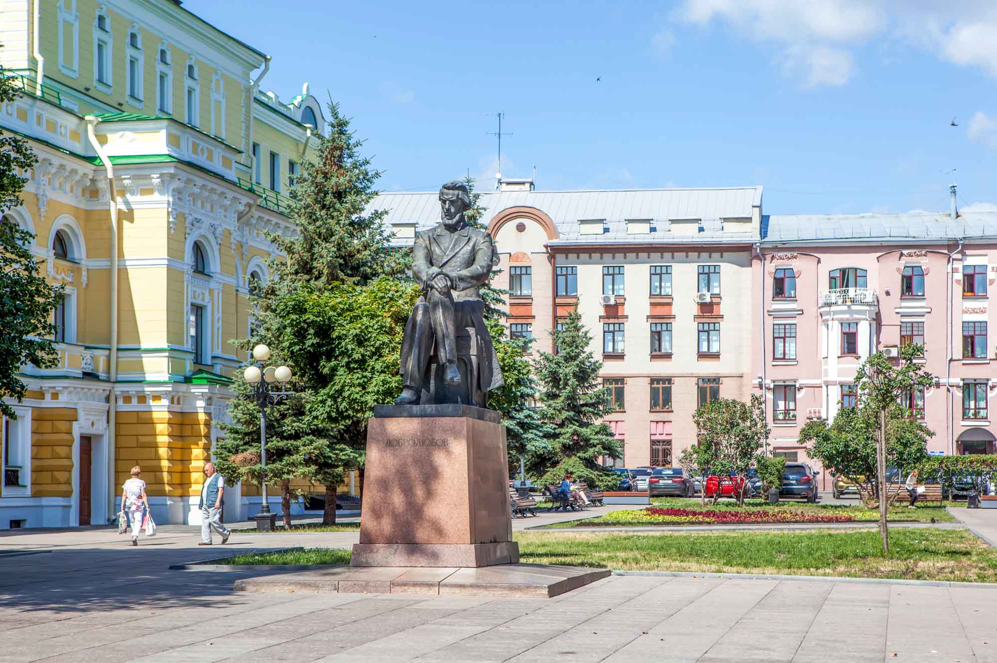 Памятник Н.А. Добролюбову