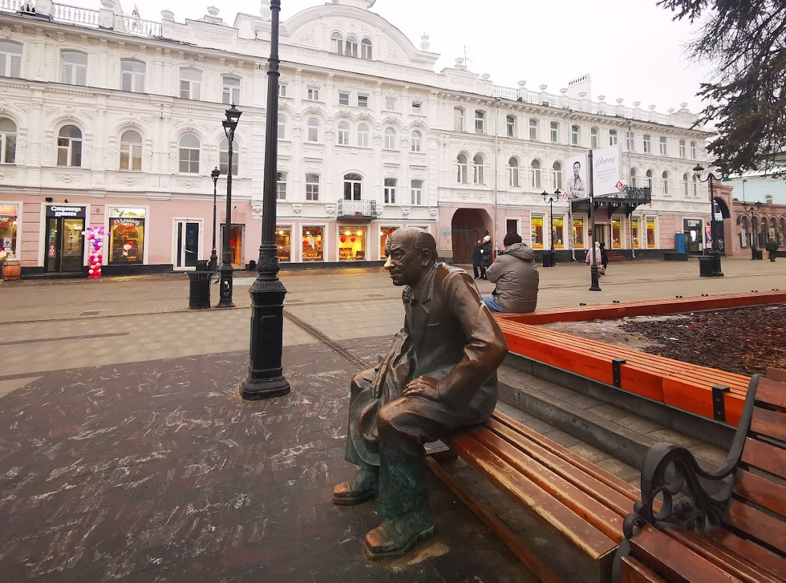 Памятник Евгению Евстигнееву