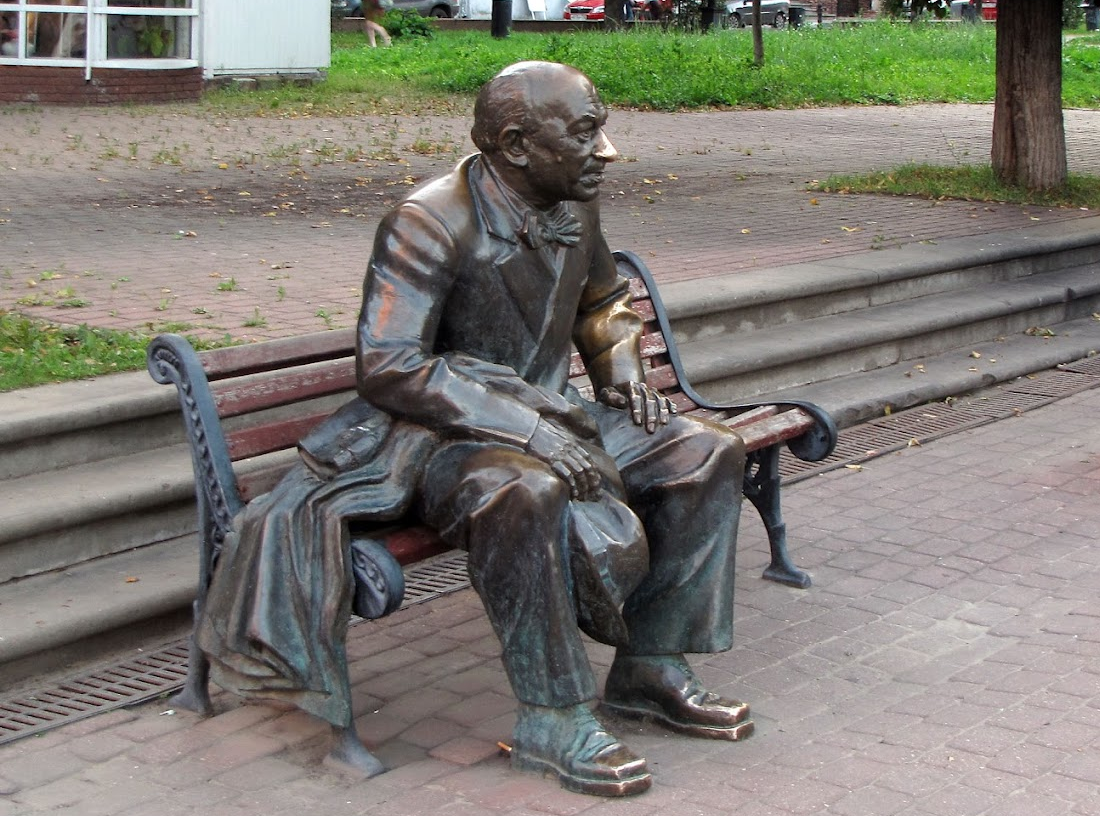 Памятник Евгению Евстигнееву
