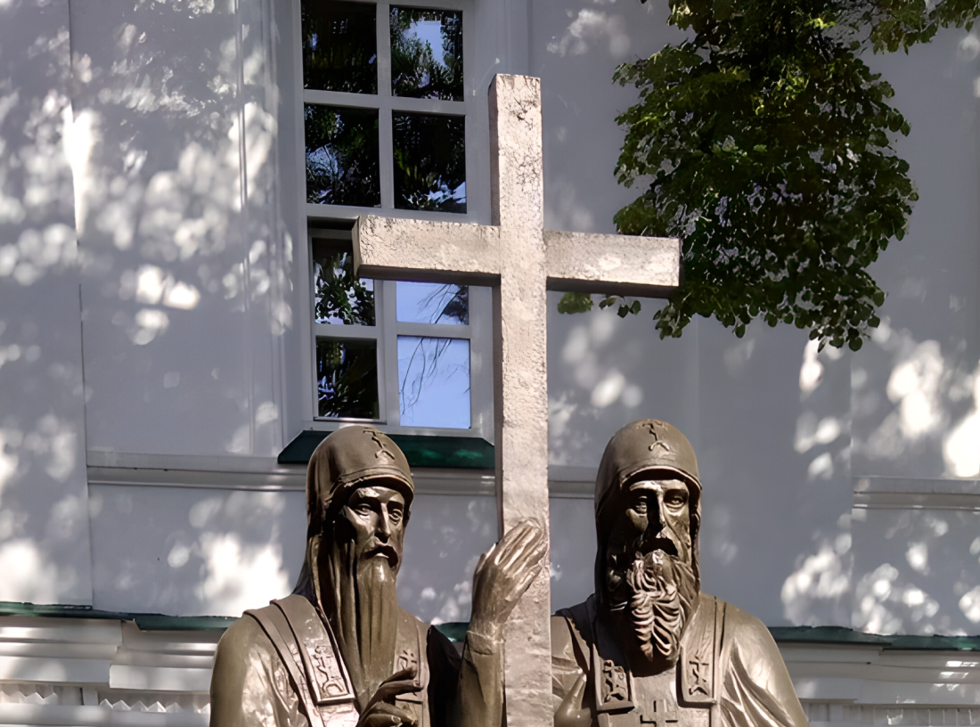 Памятник Евфимию Суздальскому и Макарию Желтоводскому