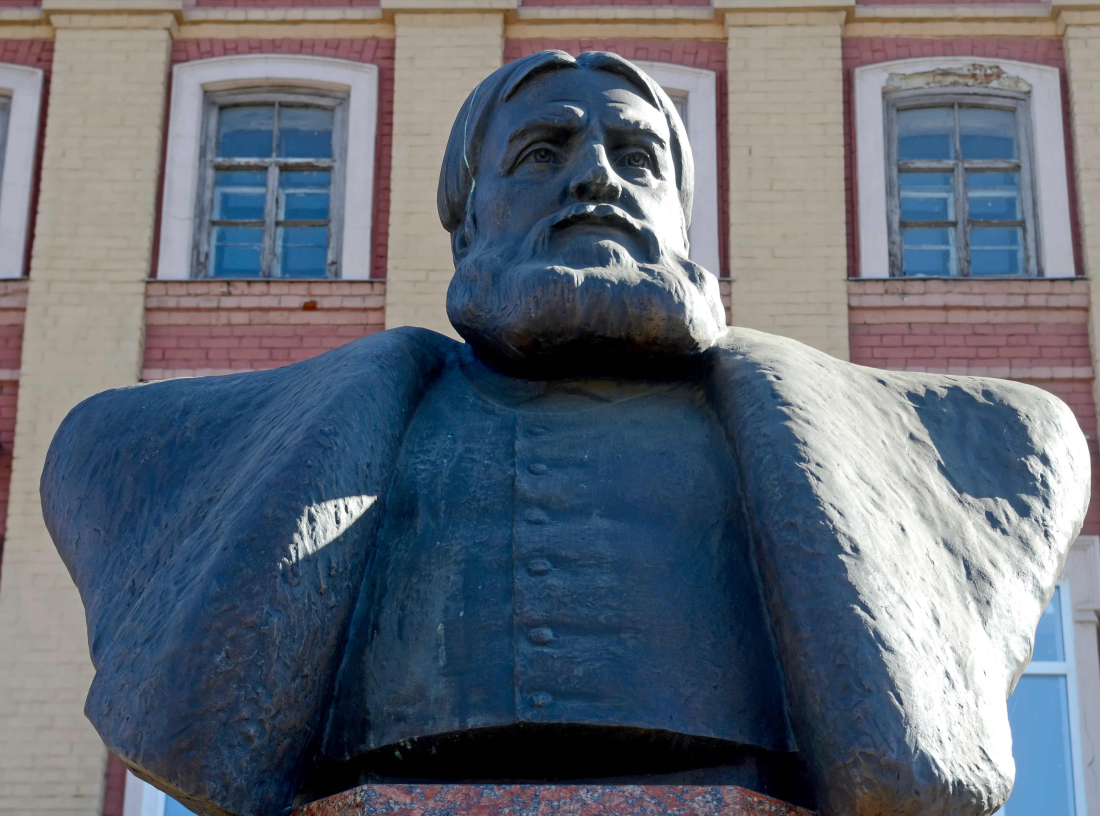 Бюст Н.А. Бугрова