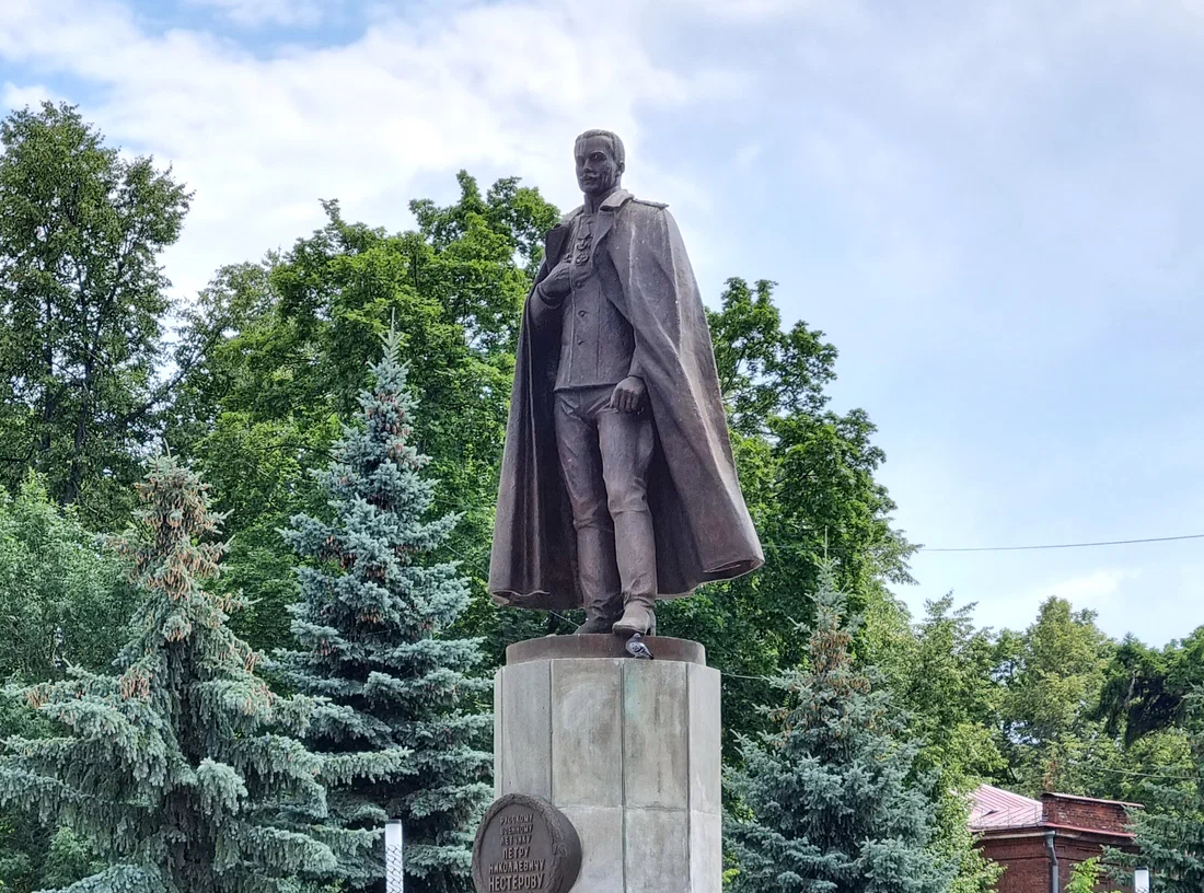 Памятник П.Н. Нестерову
