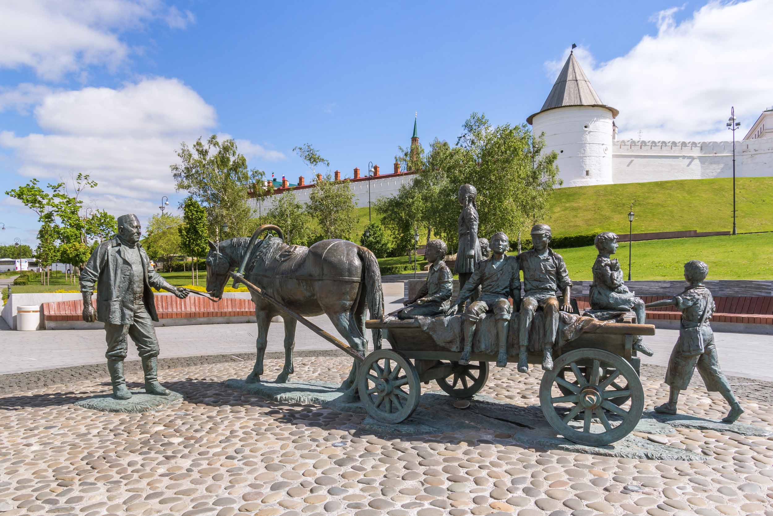 Памятник благотворителю