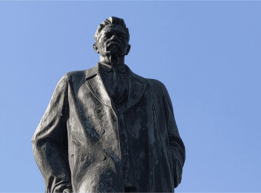 Памятник Максиму Горькому