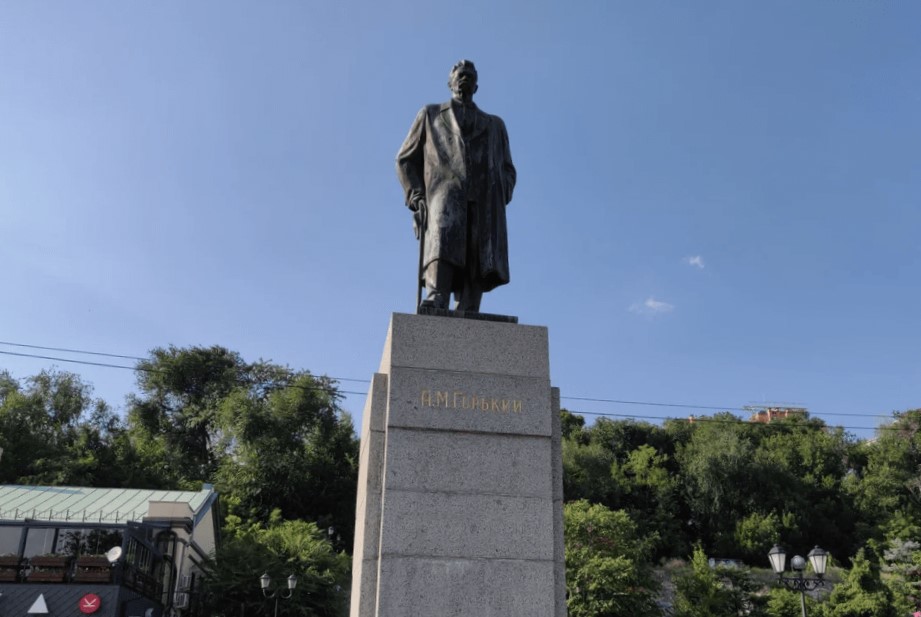 Памятник Максиму Горькому