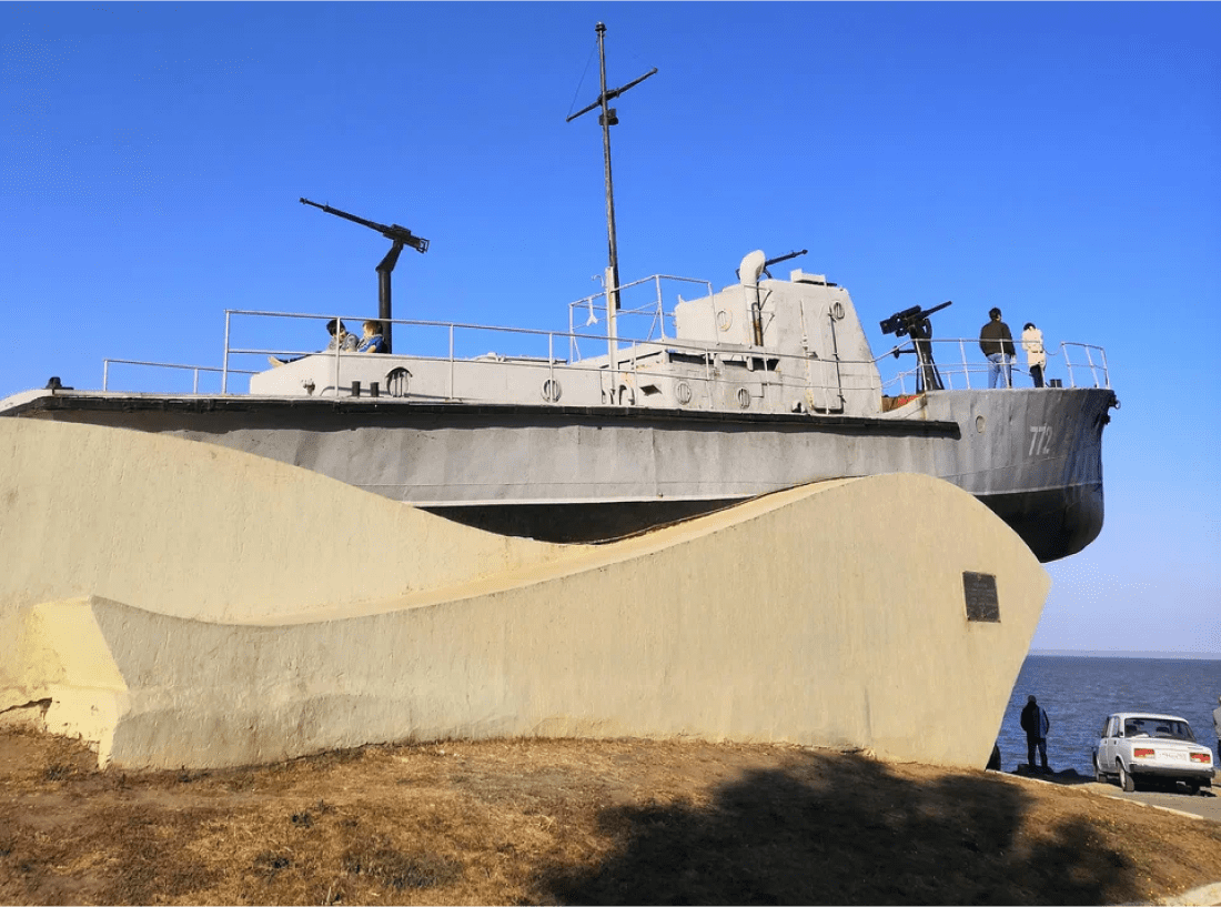 Памятник морякам Азовской военной флотилии