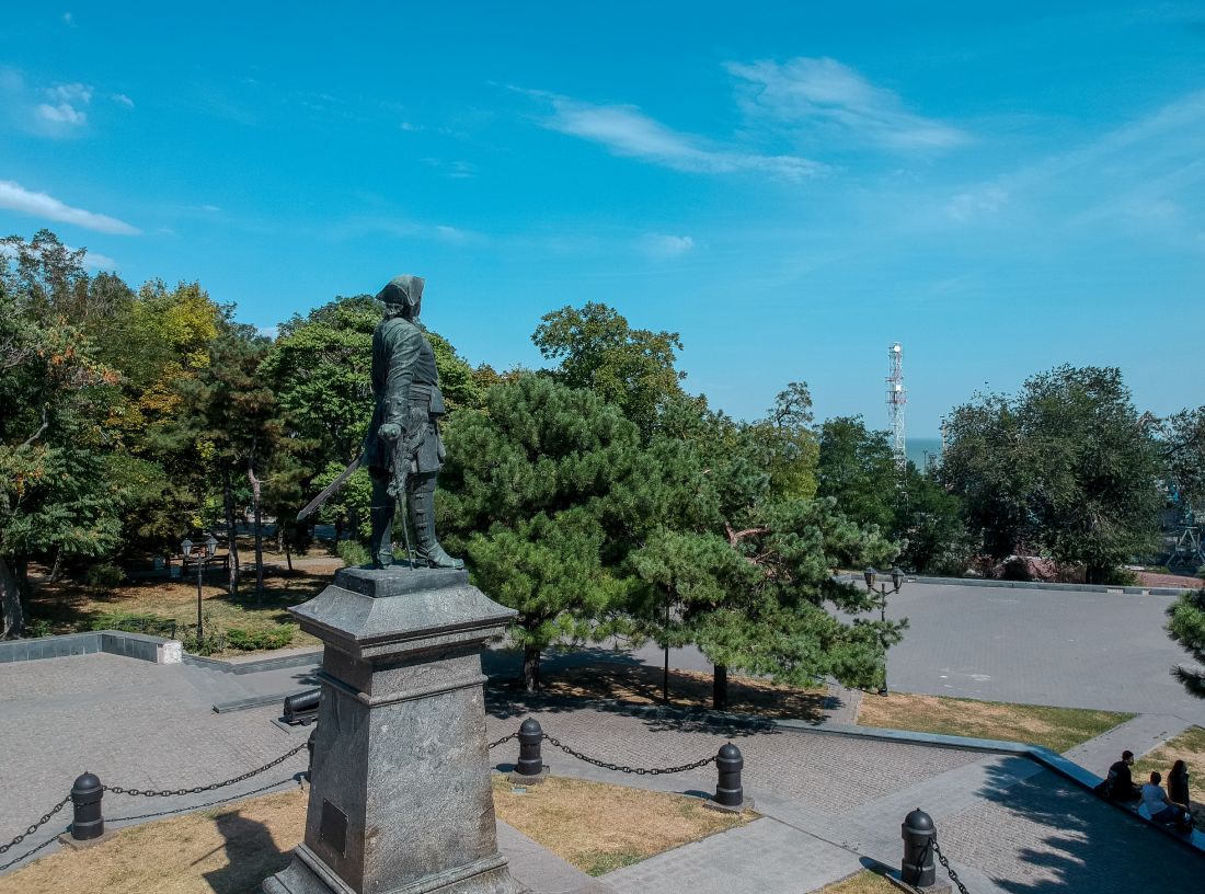 Памятник Петру I