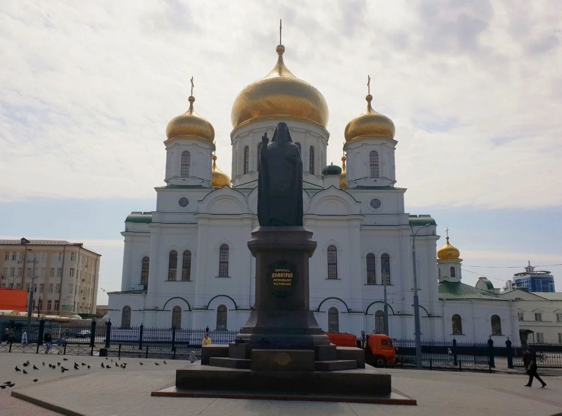 Памятник святителю Димитрию Ростовскому