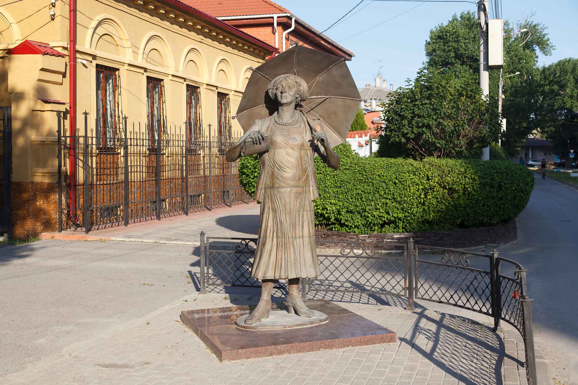 Памятник Фаине Раневской