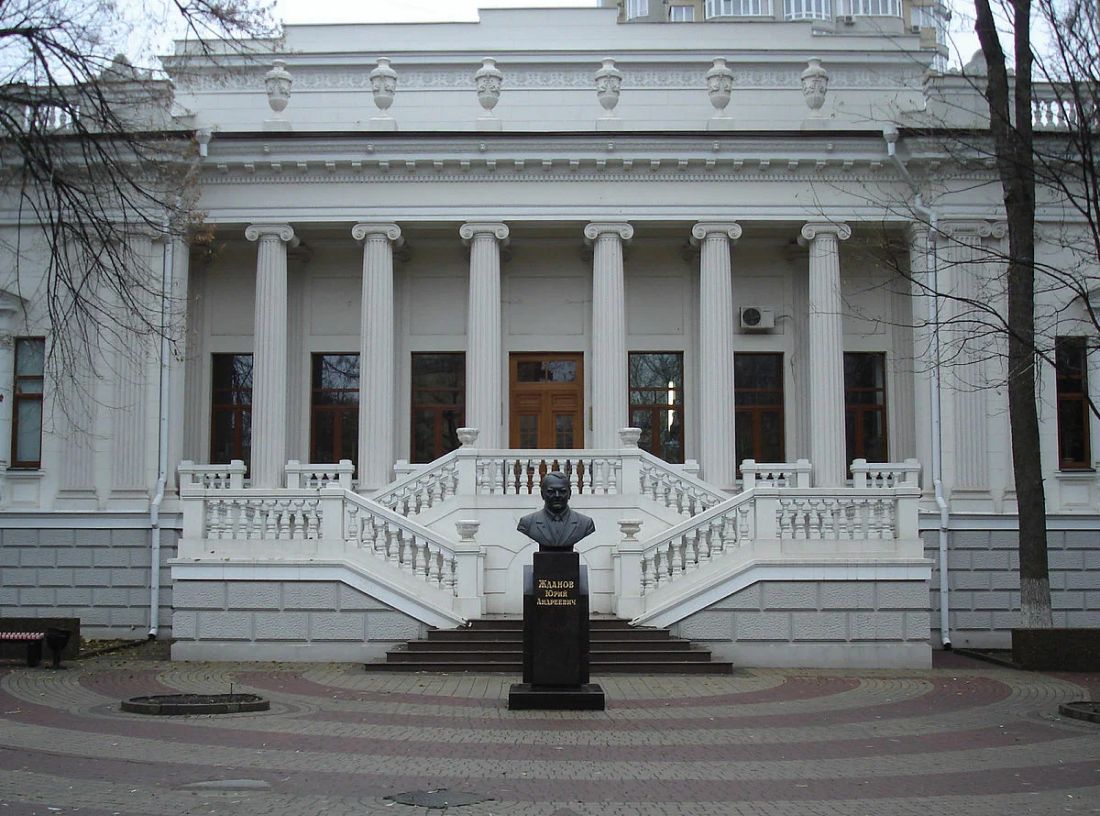 Памятник Ю.&nbsp;А.&nbsp;Жданову