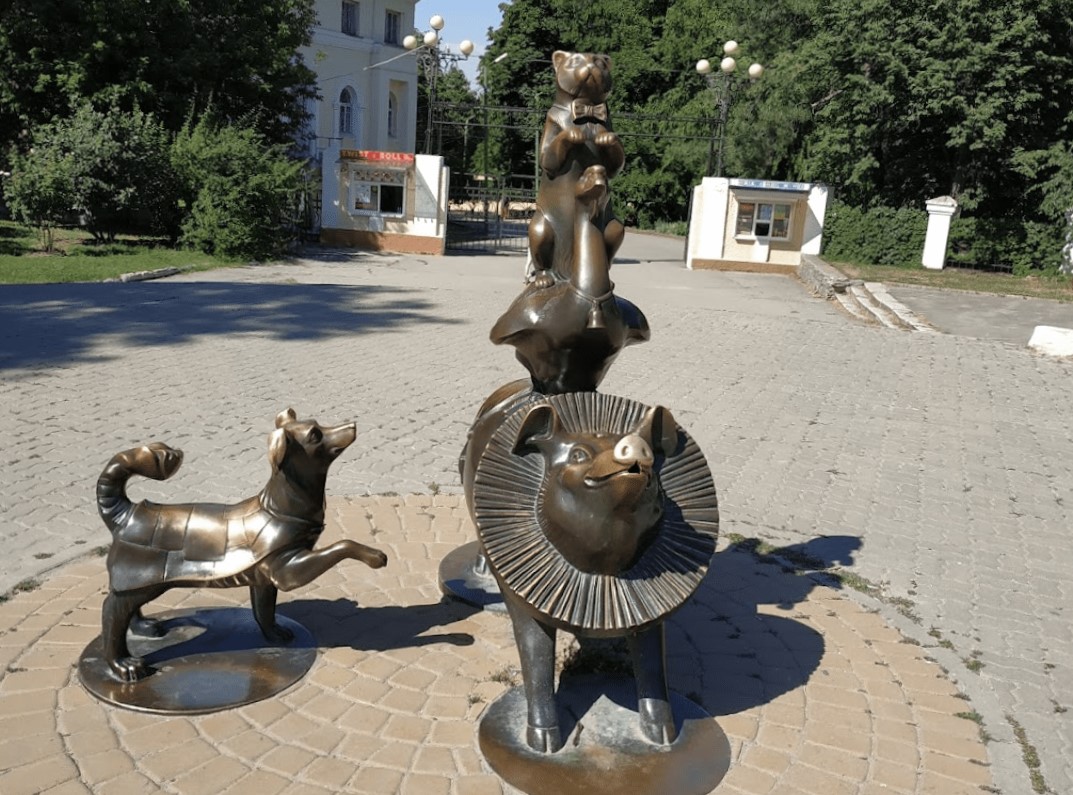 Скульптурная композиция «Египетская пирамида»