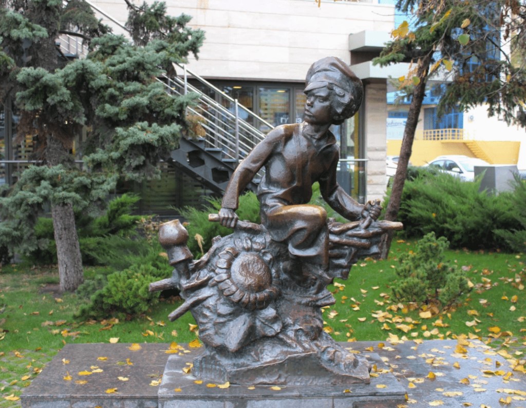 Скульптура «Нахаленок»