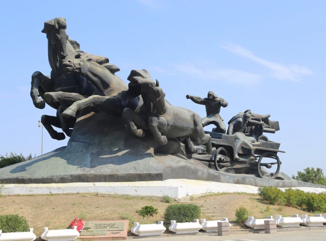 Памятник Первой конной армии «Тачанка-ростовчанка»