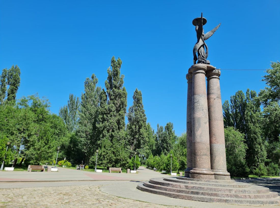 Памятник 300-летию основания города Таганрога