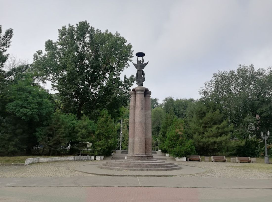 Памятник 300-летию основания города Таганрога