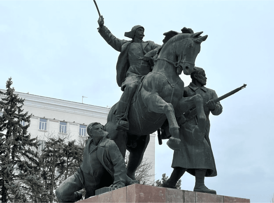 Памятник бойцам Первой конной армии
