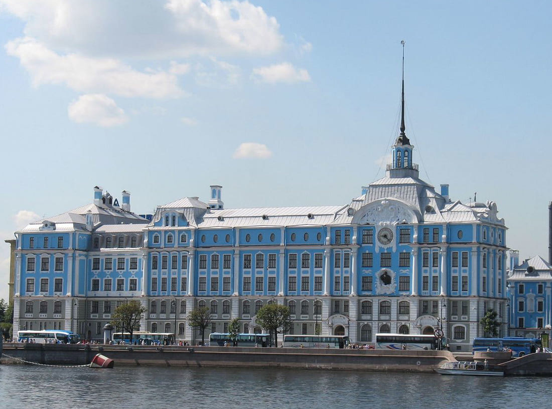 Здание Нахимовского училища