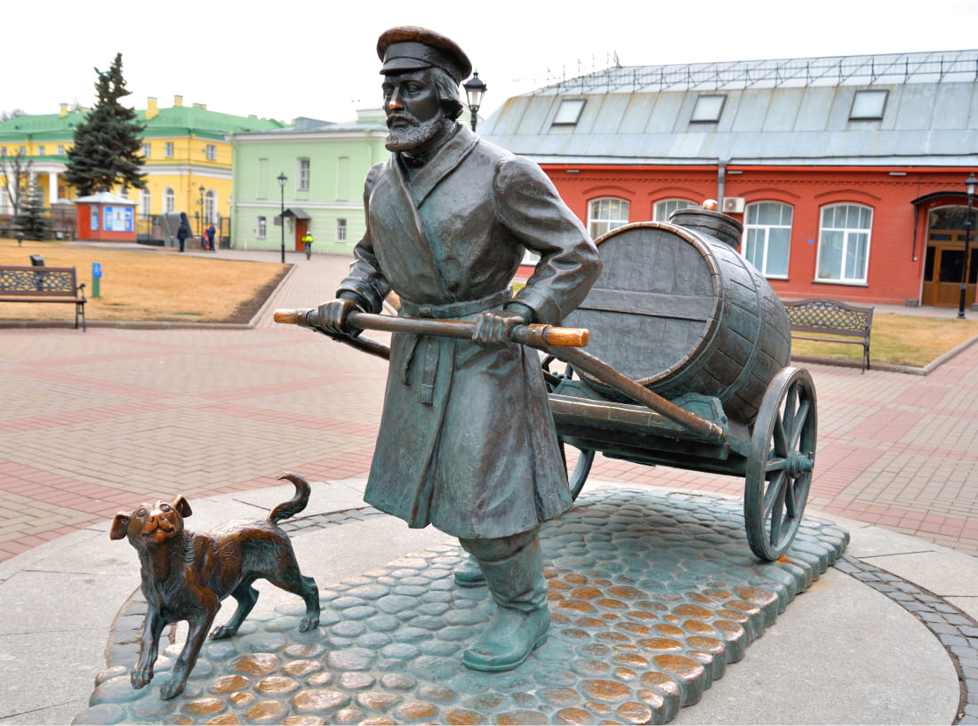 Памятник петербургскому водовозу