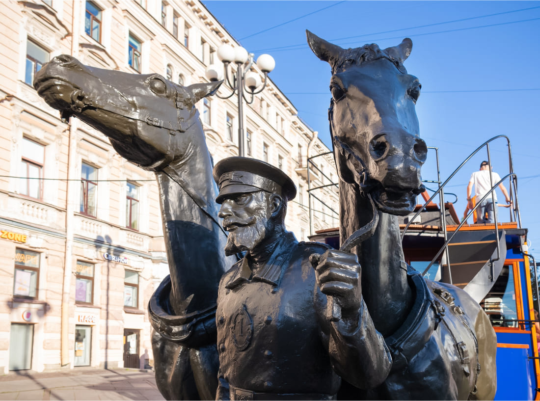 Памятник петербургской конке