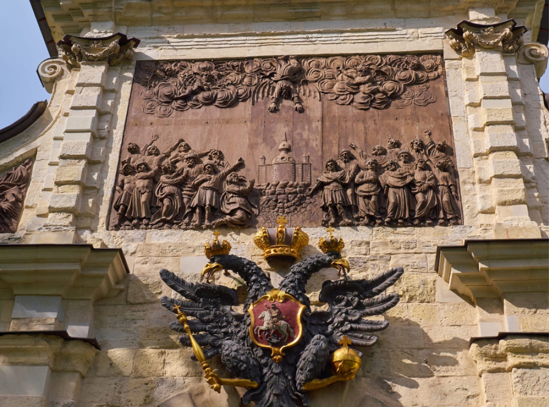 Петровские ворота Петропавловской крепости