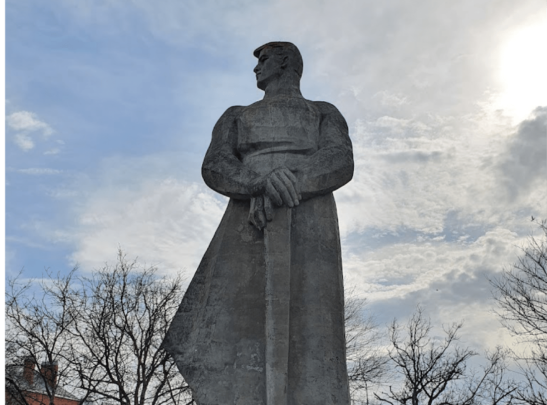 Монумент «Созидатель»