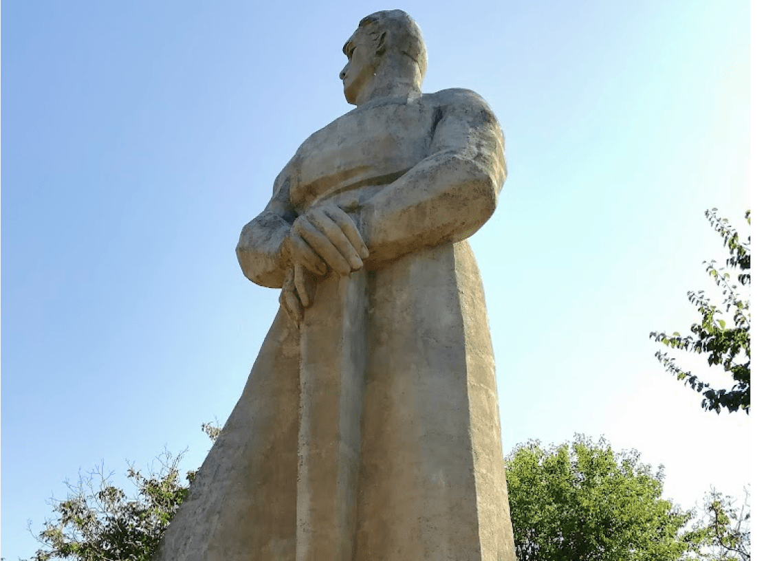 Монумент «Созидатель»
