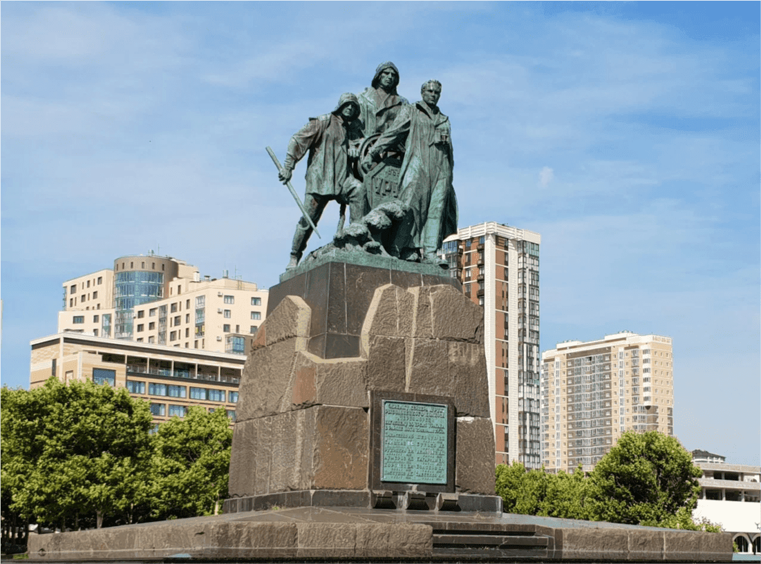 Памятник «Рыбакам сейнера «Уруп»