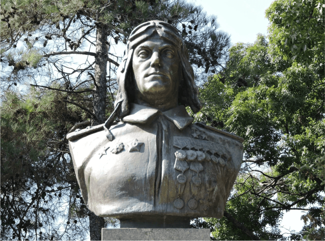 Памятник Евгению Савицкому