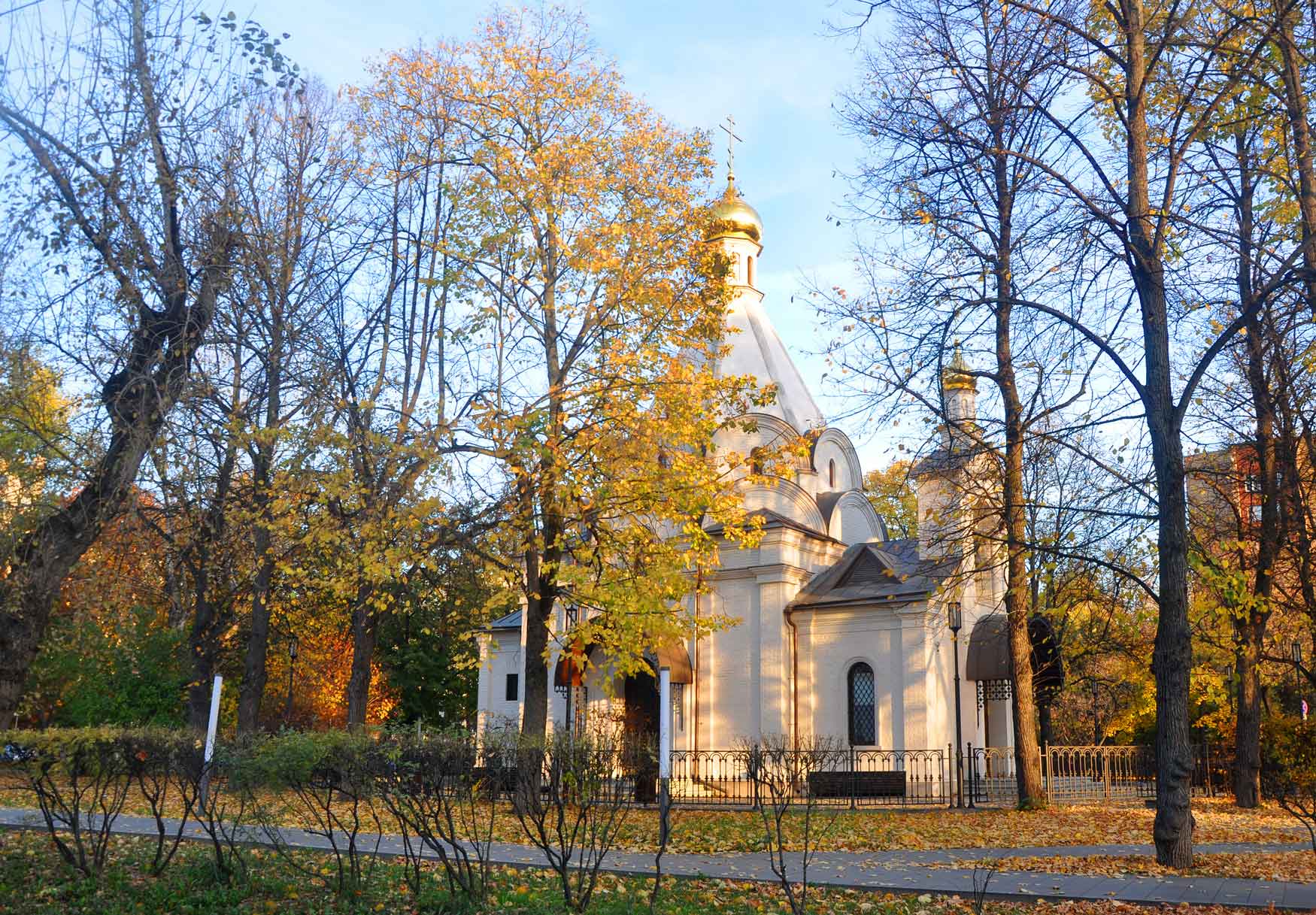 Церковь Усекновения главы Иоанна Предтечи у Новодевичьего монастыря