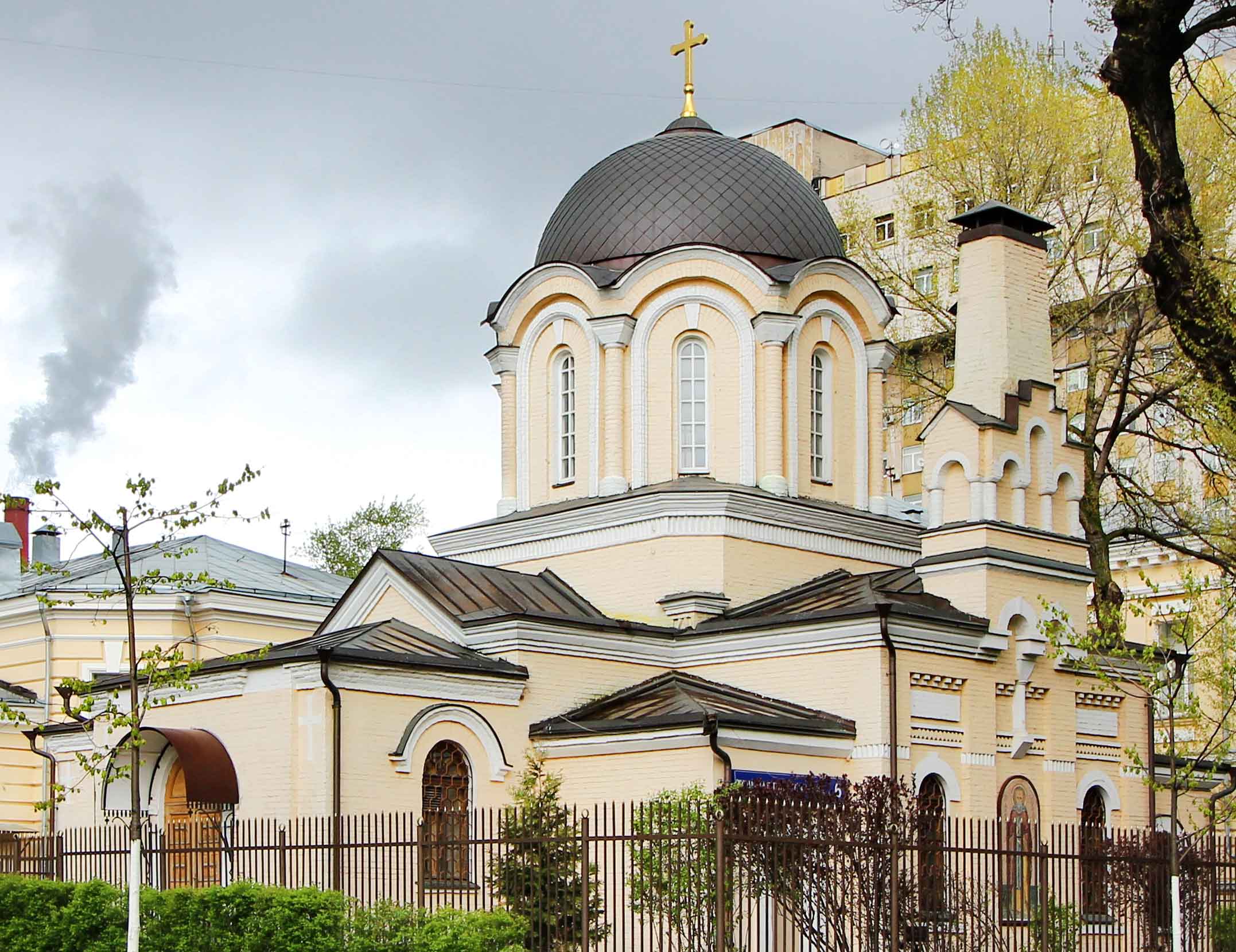 Храм преподобного Димитрия Прилуцкого на Девичьем поле