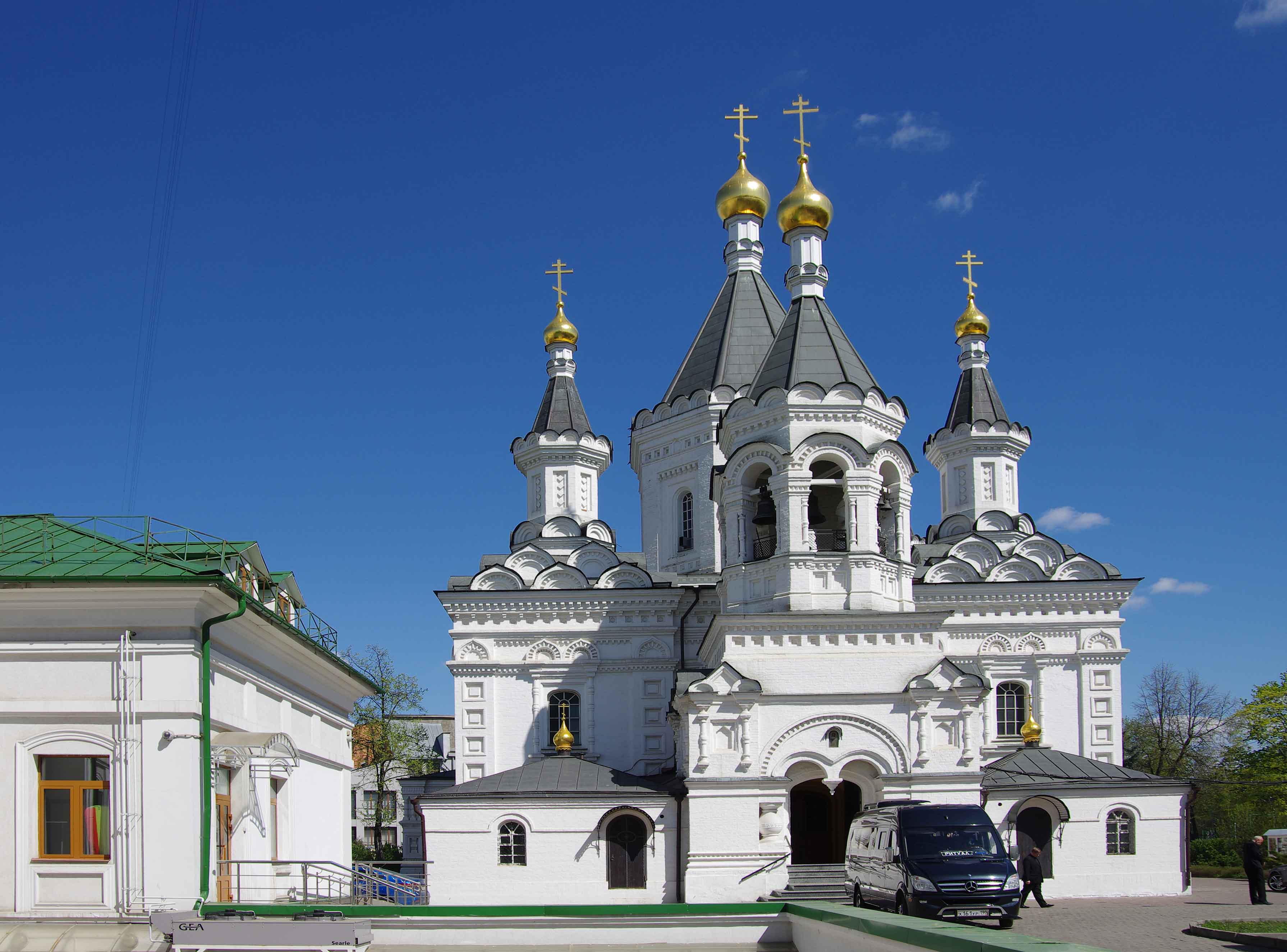 Храм Архангела Михаила при Клиниках на Девичьем Поле