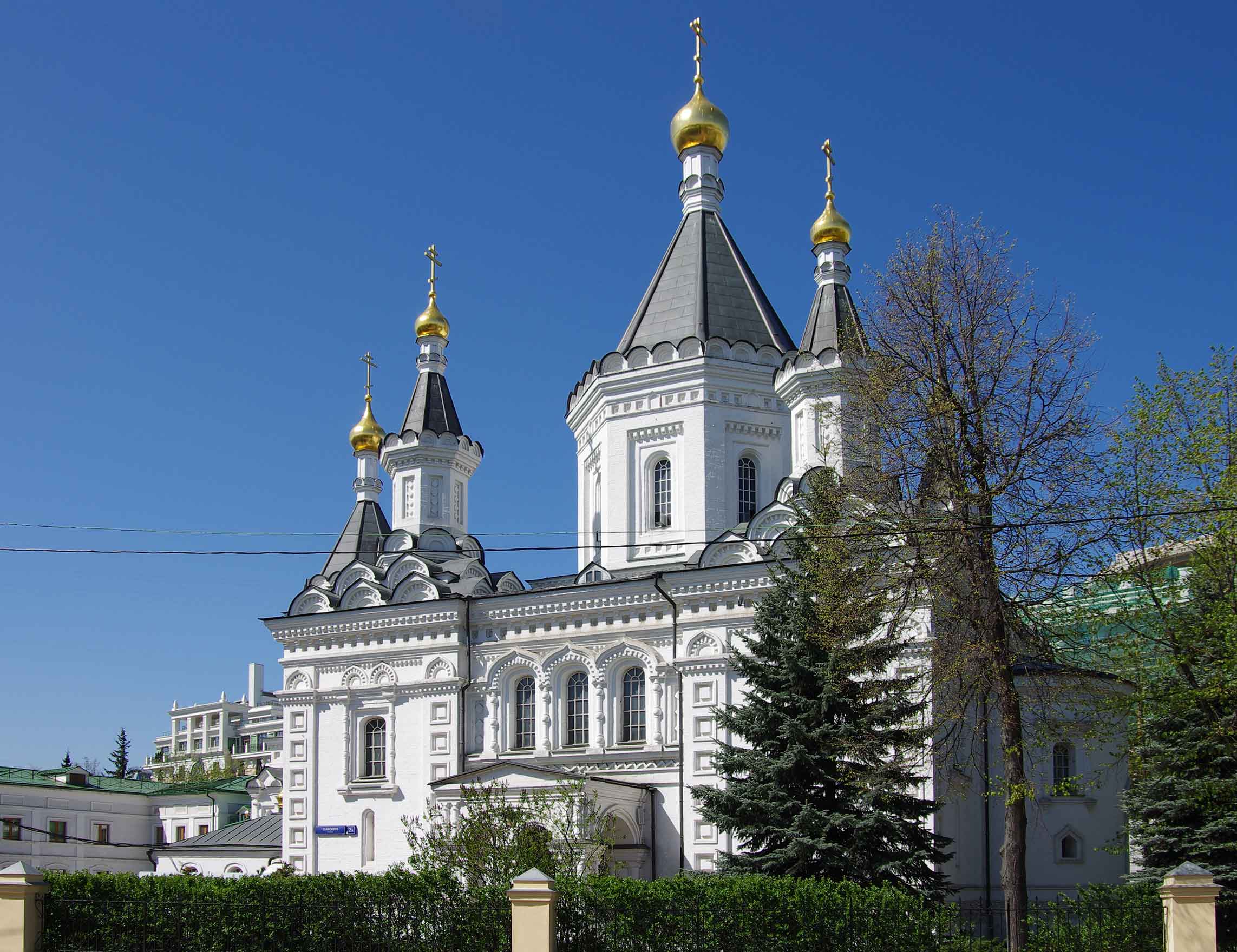 Храм Архангела Михаила при Клиниках на Девичьем Поле