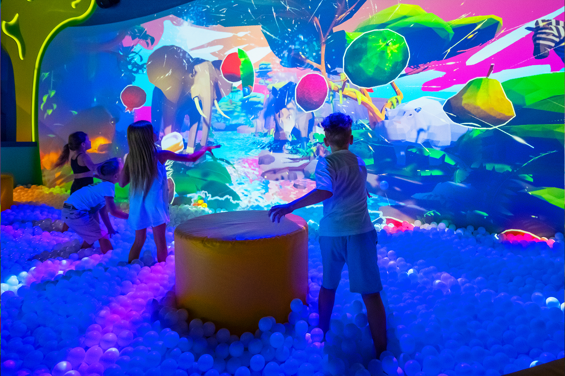Мультимедийное путешествие в Hello Park